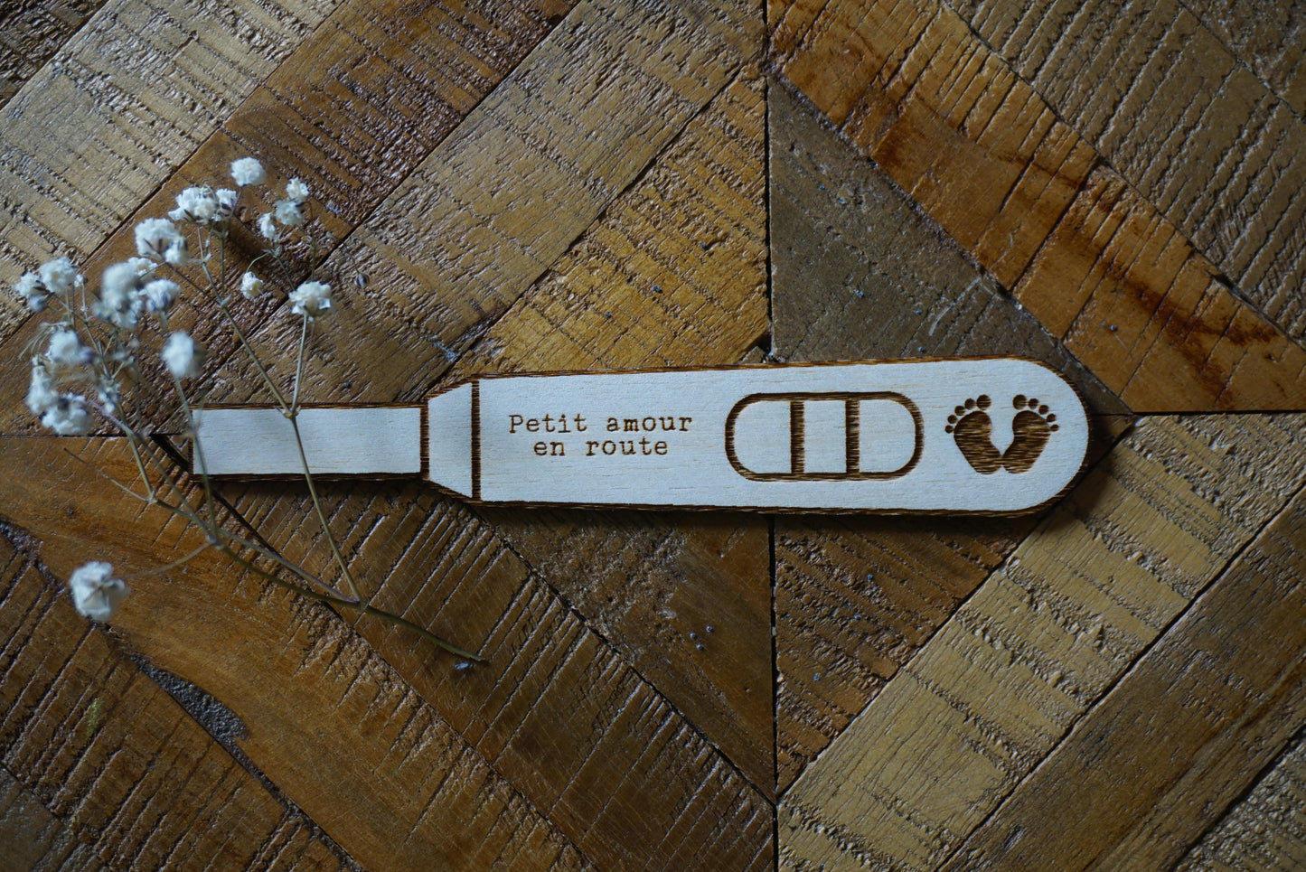 Test de grossesse en bois