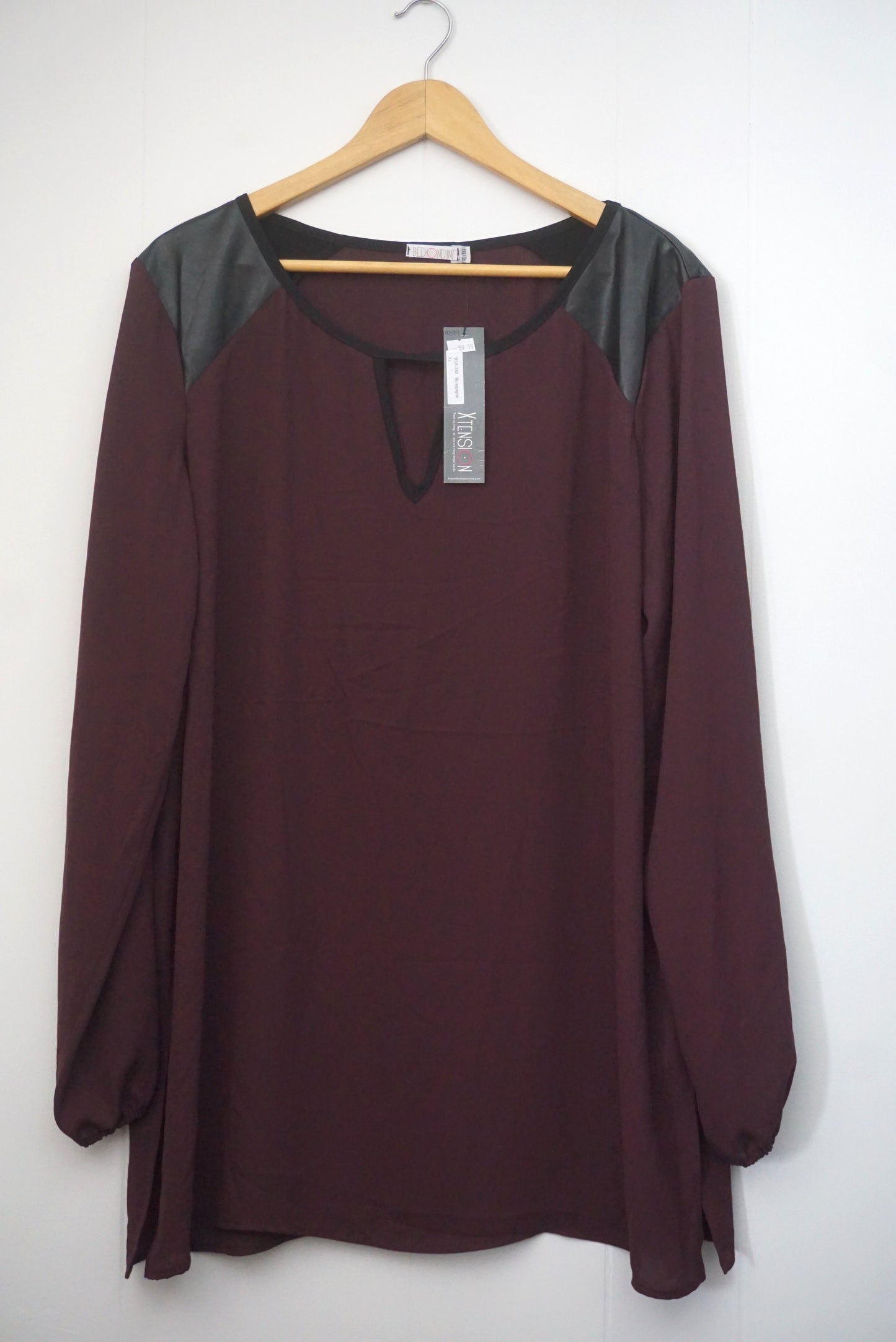 Chandail à manches longues - Très grand NEUF